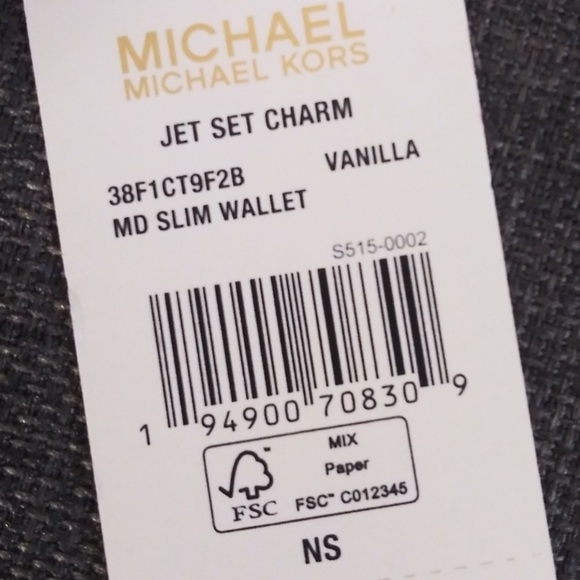 NWT MICHAEL KORS LEATHER JET SET CHARM MEDIUM SLIM WALLET - Picture 8 of 8